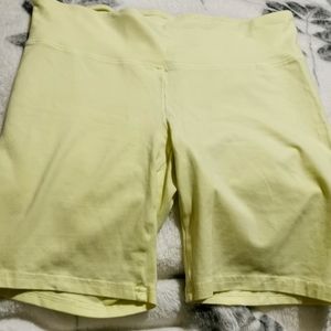 tna chill bike shorts in neon yellow